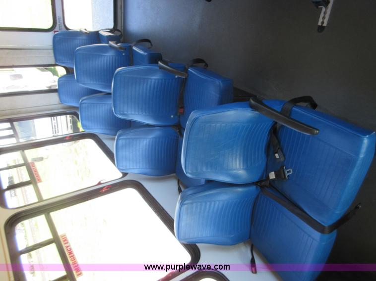 image for item L2834 2006 Ford E450 shuttle bus