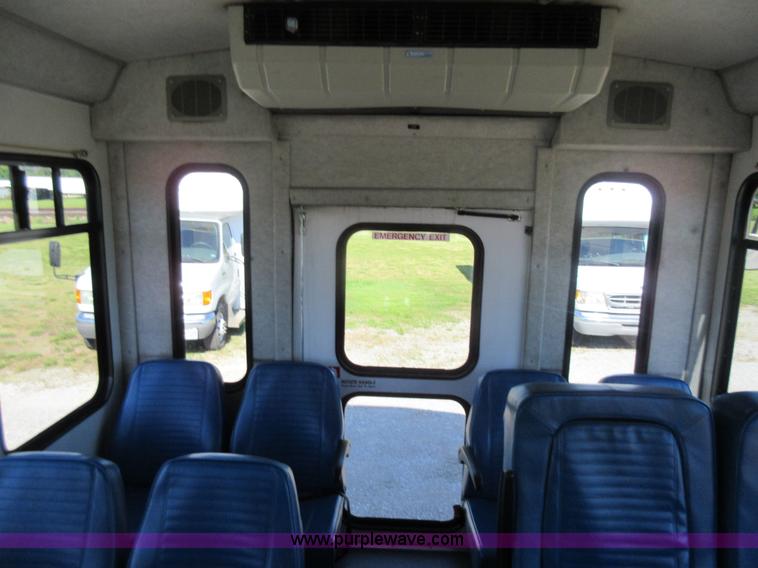 image for item L2834 2006 Ford E450 shuttle bus