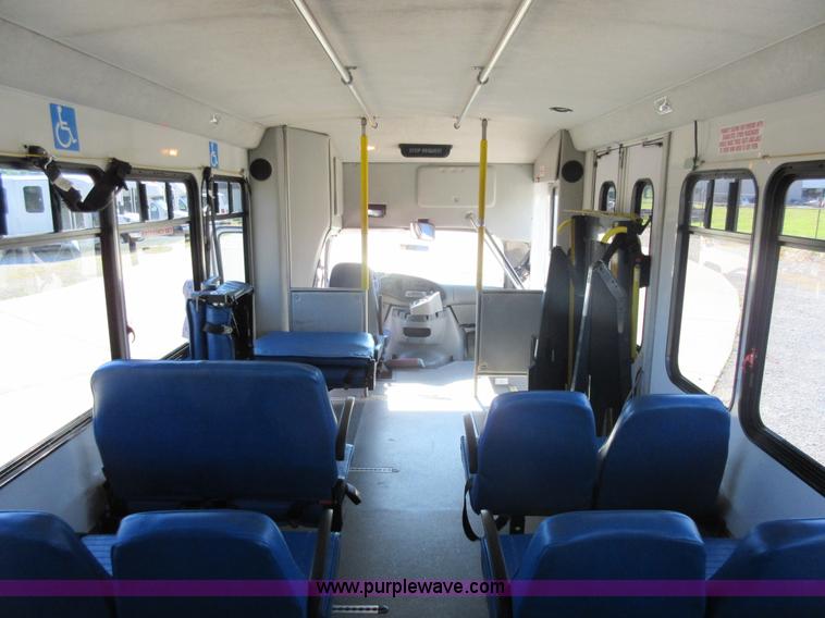 image for item L2834 2006 Ford E450 shuttle bus