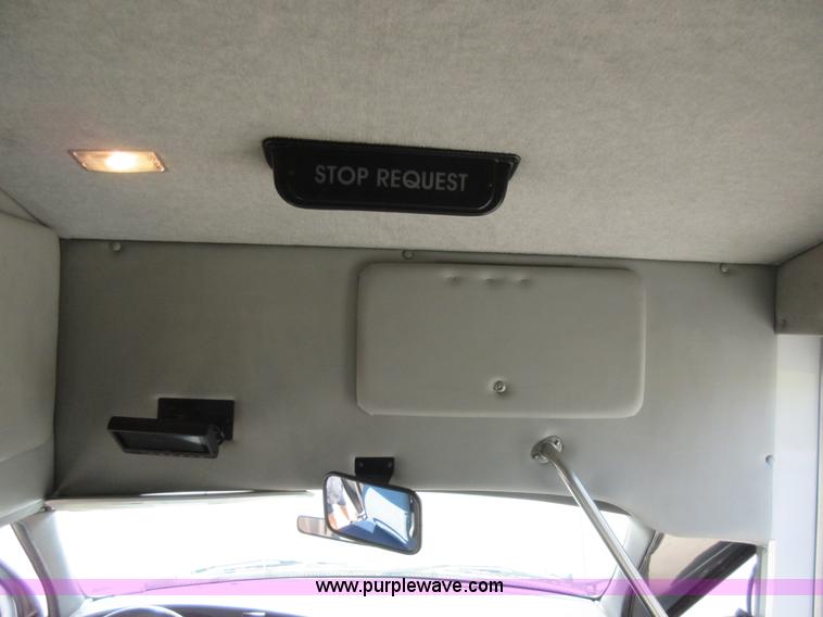 image for item L2834 2006 Ford E450 shuttle bus