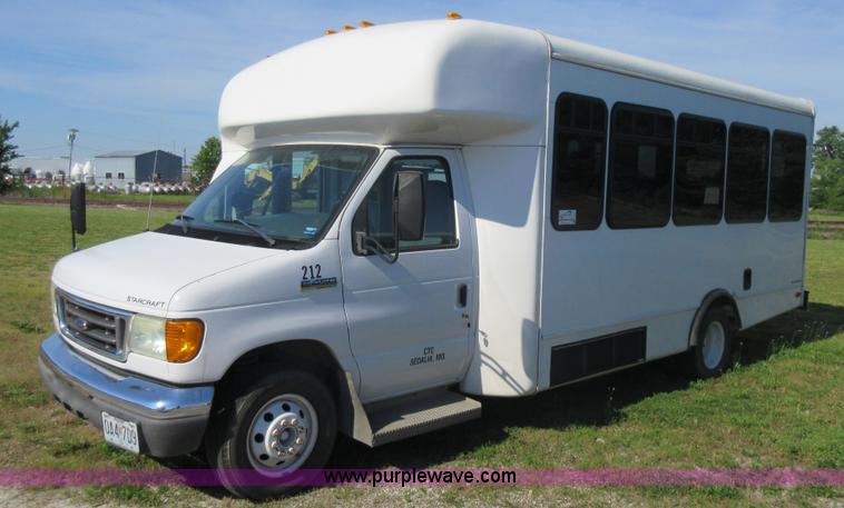 image for item L2835 2006 Ford E450 shuttle bus