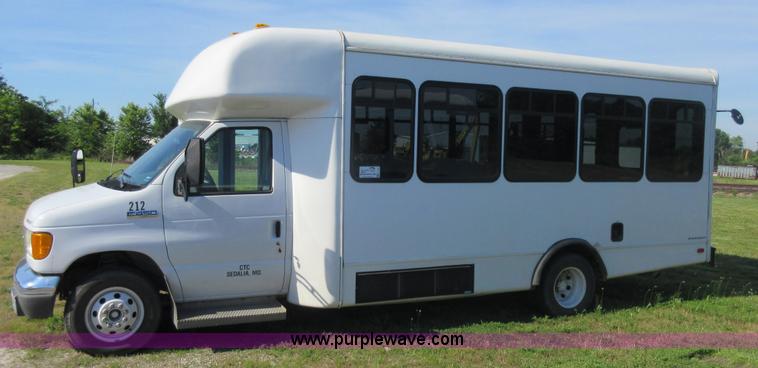 image for item L2835 2006 Ford E450 shuttle bus