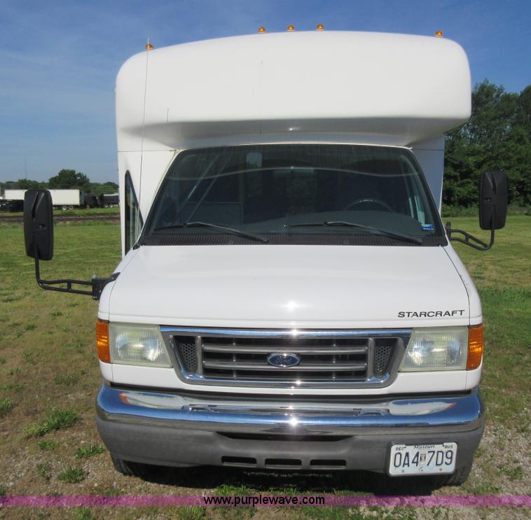 image for item L2835 2006 Ford E450 shuttle bus