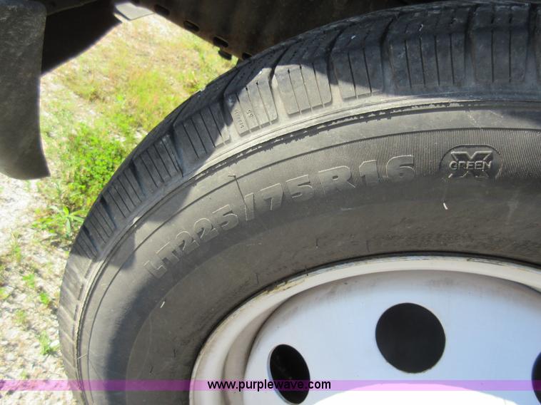 image for item L2835 2006 Ford E450 shuttle bus