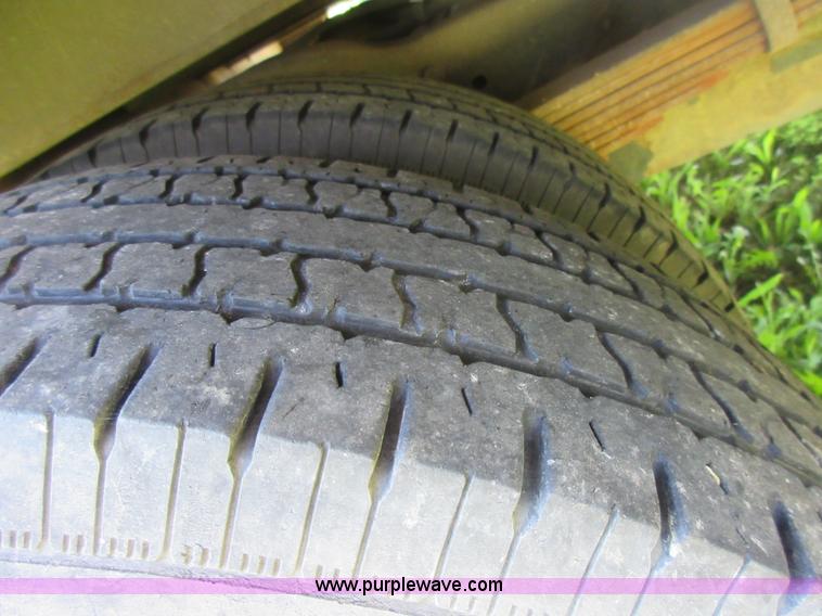 image for item L2835 2006 Ford E450 shuttle bus