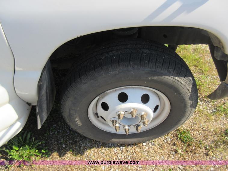 image for item L2835 2006 Ford E450 shuttle bus