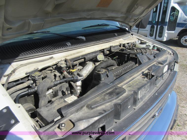 image for item L2835 2006 Ford E450 shuttle bus