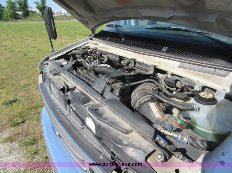 image for item L2835 2006 Ford E450 shuttle bus