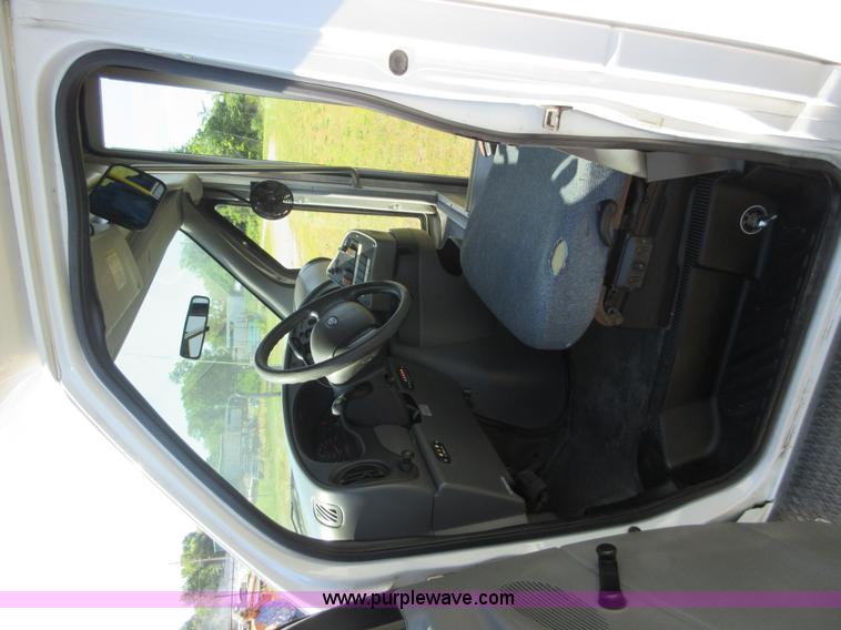 image for item L2835 2006 Ford E450 shuttle bus