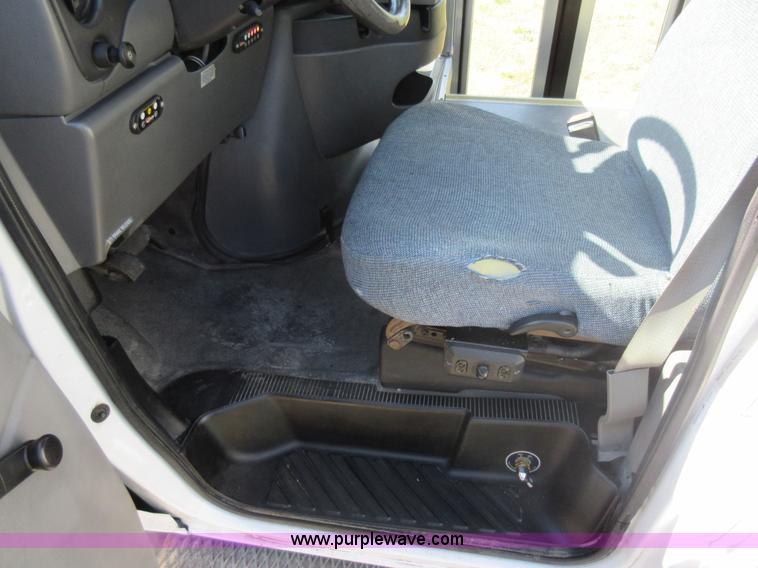 image for item L2835 2006 Ford E450 shuttle bus