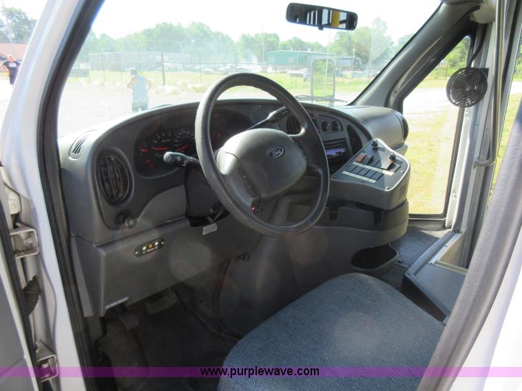 image for item L2835 2006 Ford E450 shuttle bus