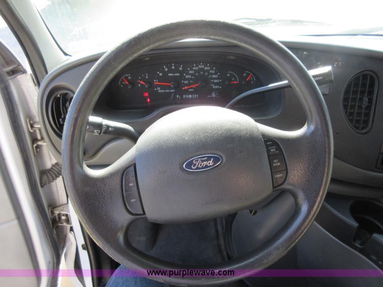 image for item L2835 2006 Ford E450 shuttle bus