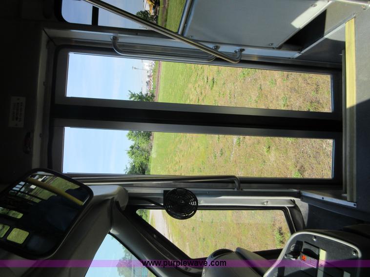 image for item L2835 2006 Ford E450 shuttle bus