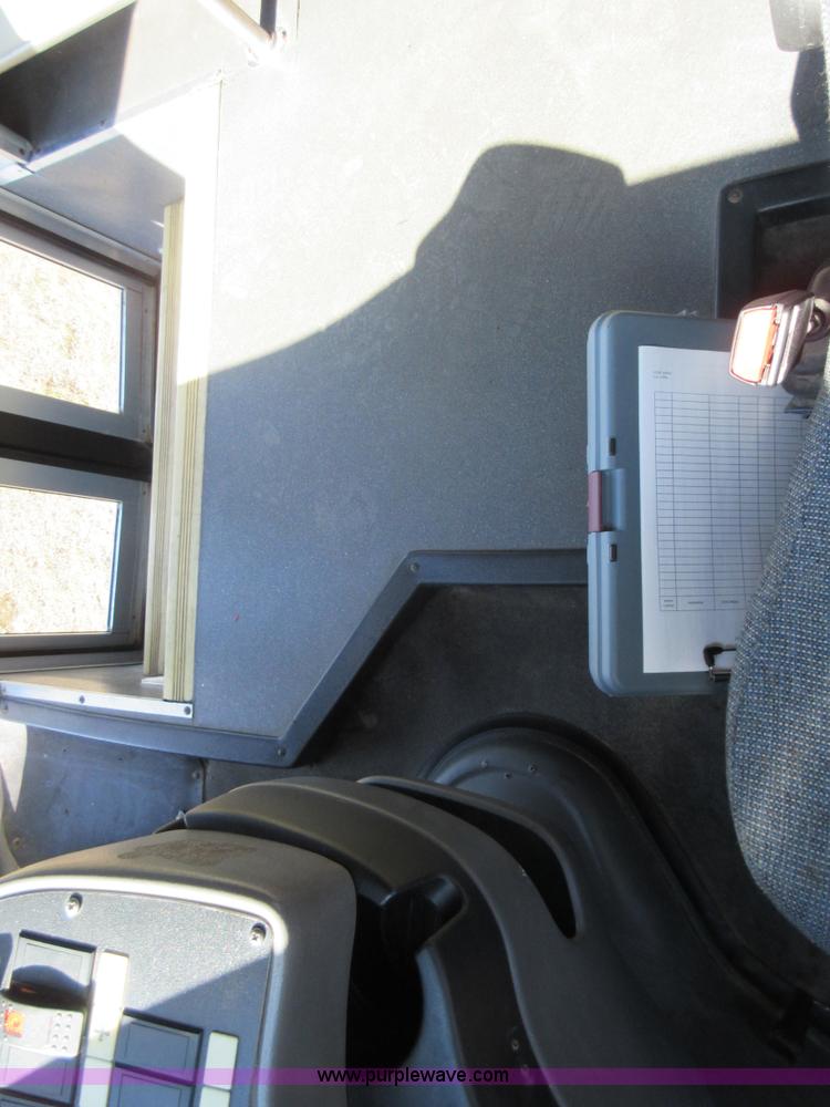 image for item L2835 2006 Ford E450 shuttle bus