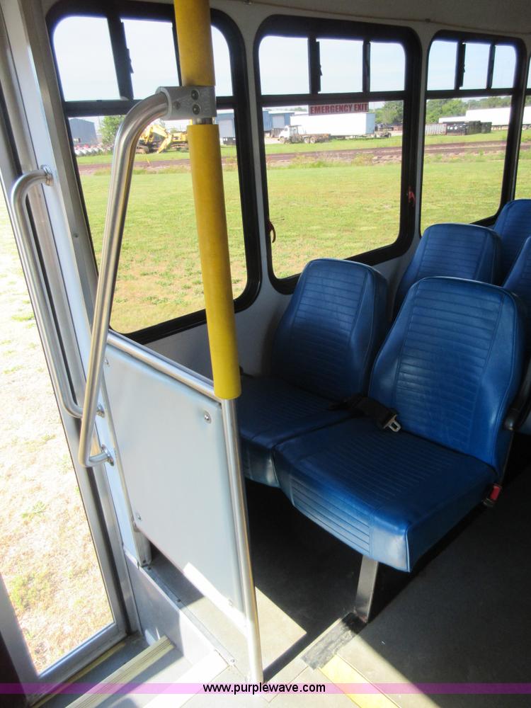 image for item L2835 2006 Ford E450 shuttle bus