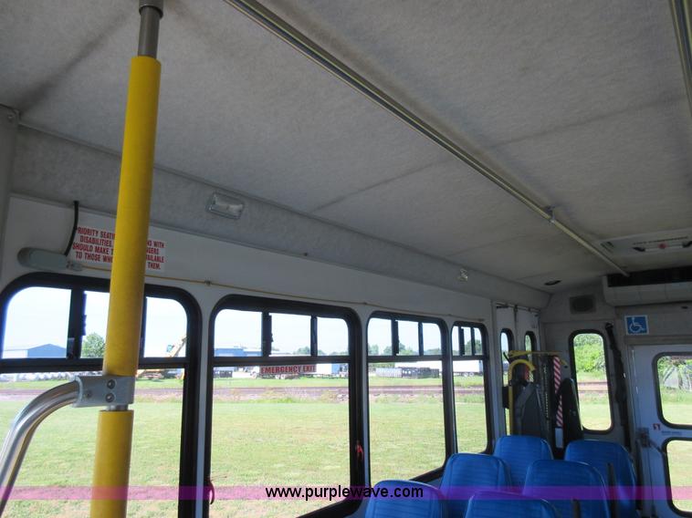 image for item L2835 2006 Ford E450 shuttle bus