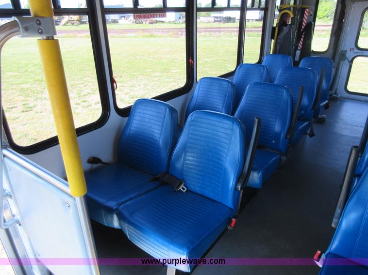 image for item L2835 2006 Ford E450 shuttle bus