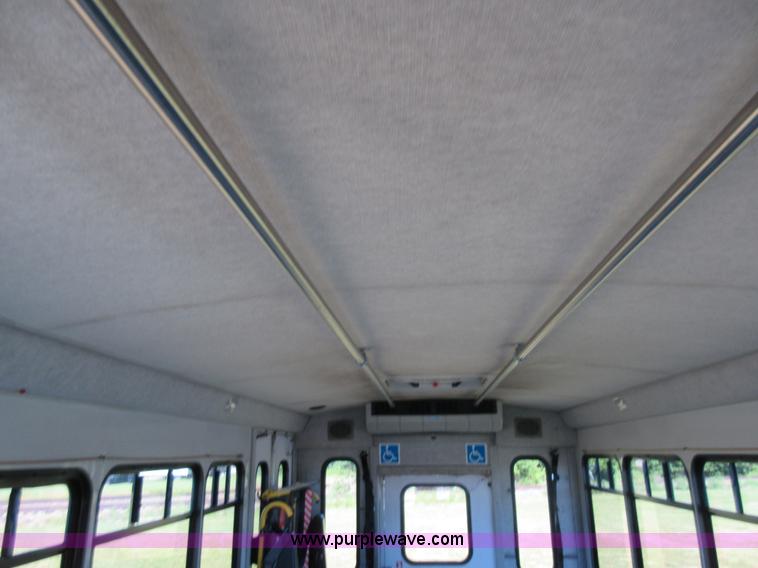 image for item L2835 2006 Ford E450 shuttle bus