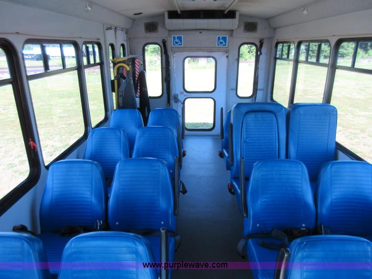 image for item L2835 2006 Ford E450 shuttle bus