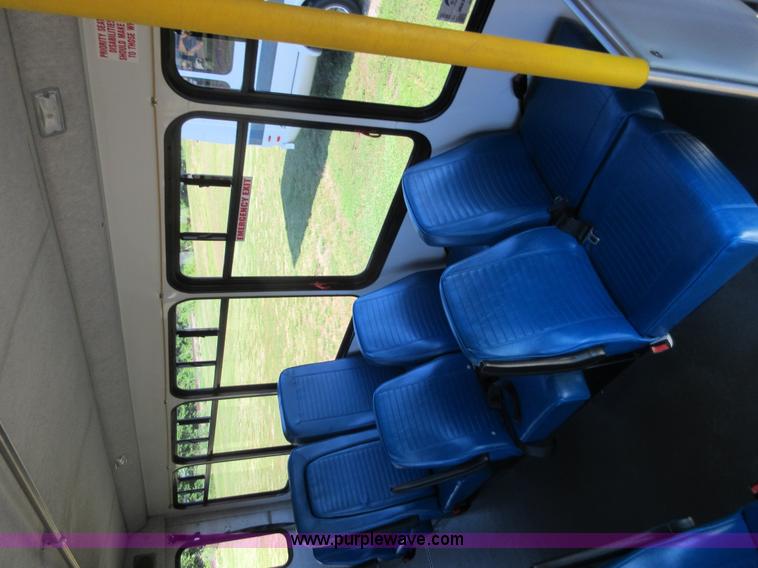 image for item L2835 2006 Ford E450 shuttle bus