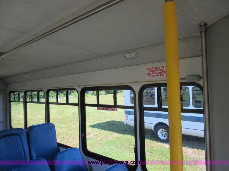 image for item L2835 2006 Ford E450 shuttle bus