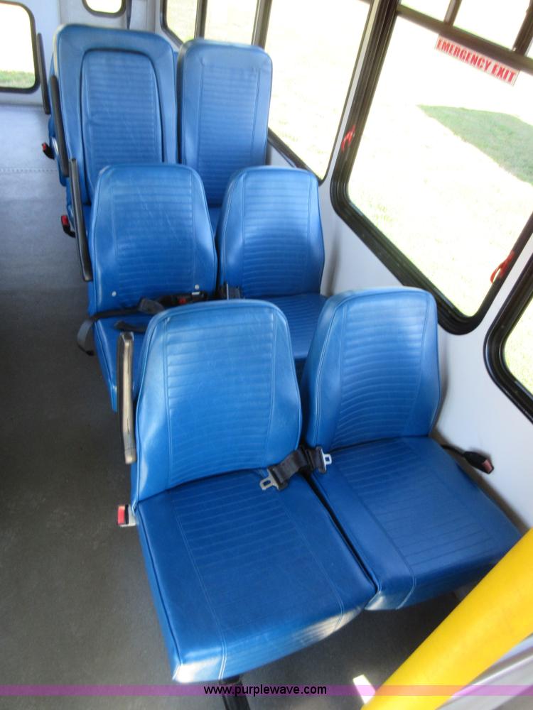 image for item L2835 2006 Ford E450 shuttle bus