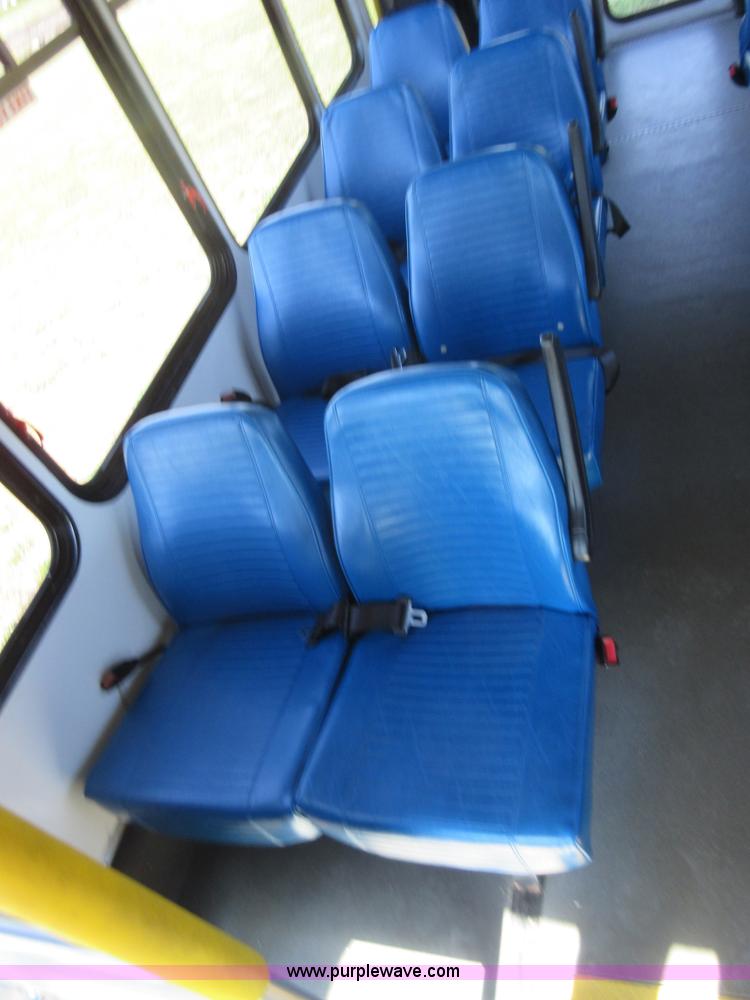 image for item L2835 2006 Ford E450 shuttle bus