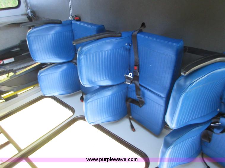 image for item L2835 2006 Ford E450 shuttle bus