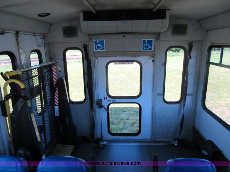 image for item L2835 2006 Ford E450 shuttle bus