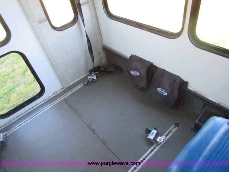 image for item L2835 2006 Ford E450 shuttle bus