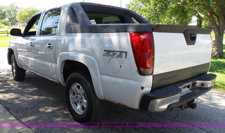 image for item L4792 2003 Chevrolet Avalanche 1500 pickup truck