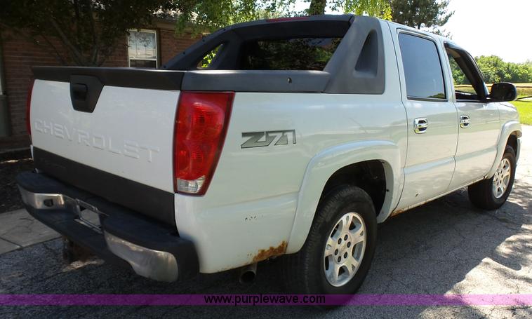 image for item L4792 2003 Chevrolet Avalanche 1500 pickup truck