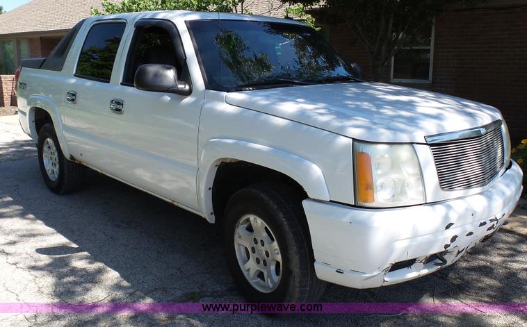 image for item L4792 2003 Chevrolet Avalanche 1500 pickup truck