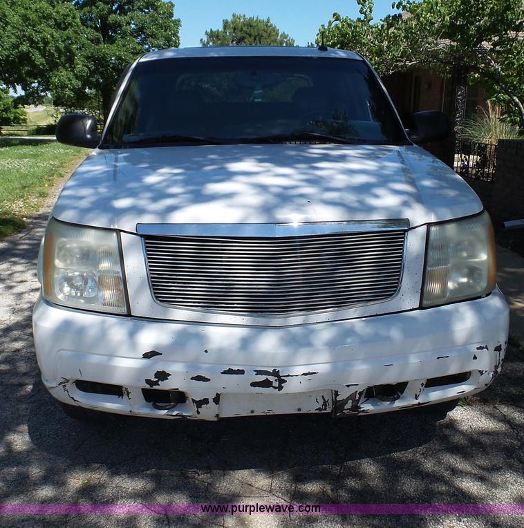 image for item L4792 2003 Chevrolet Avalanche 1500 pickup truck