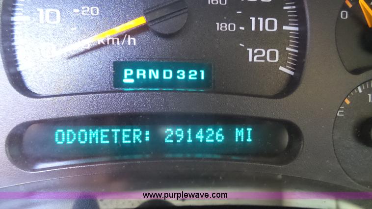 image for item L4792 2003 Chevrolet Avalanche 1500 pickup truck