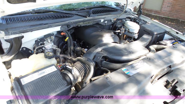 image for item L4792 2003 Chevrolet Avalanche 1500 pickup truck