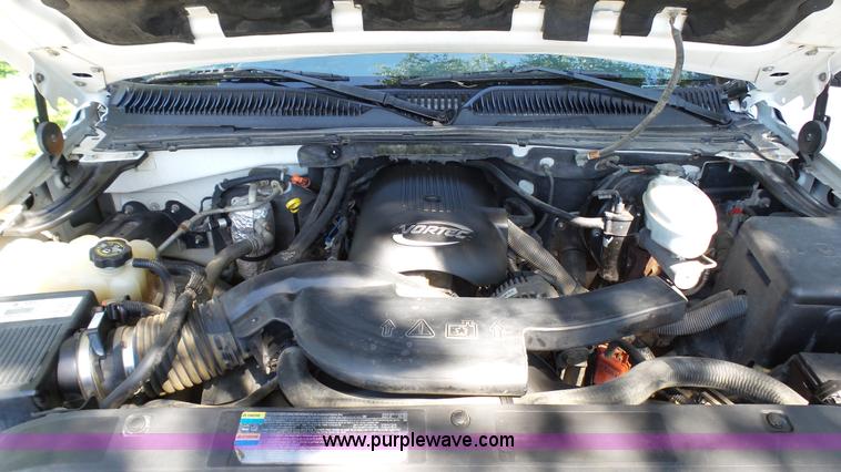 image for item L4792 2003 Chevrolet Avalanche 1500 pickup truck