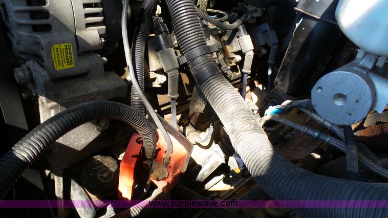 image for item L4792 2003 Chevrolet Avalanche 1500 pickup truck