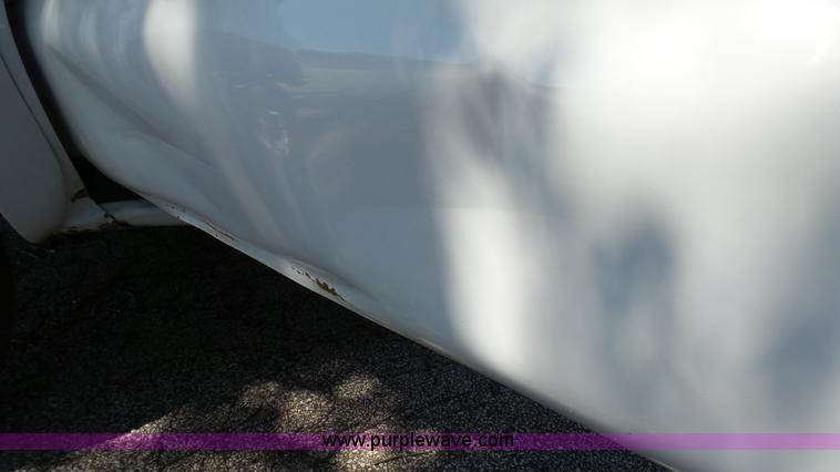 image for item L4792 2003 Chevrolet Avalanche 1500 pickup truck