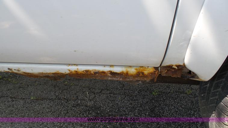 image for item L4792 2003 Chevrolet Avalanche 1500 pickup truck