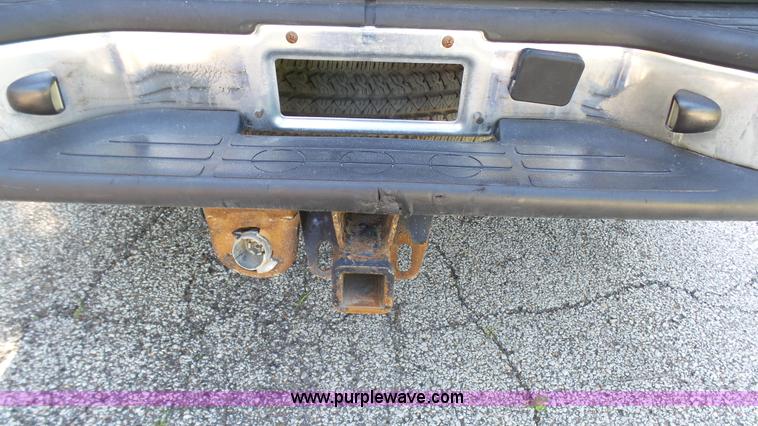 image for item L4792 2003 Chevrolet Avalanche 1500 pickup truck