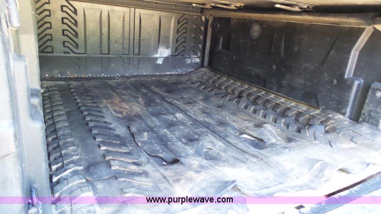 image for item L4792 2003 Chevrolet Avalanche 1500 pickup truck