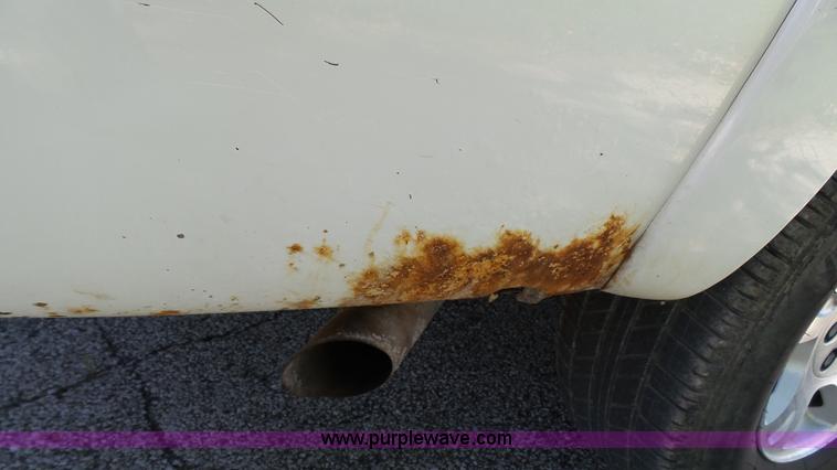 image for item L4792 2003 Chevrolet Avalanche 1500 pickup truck