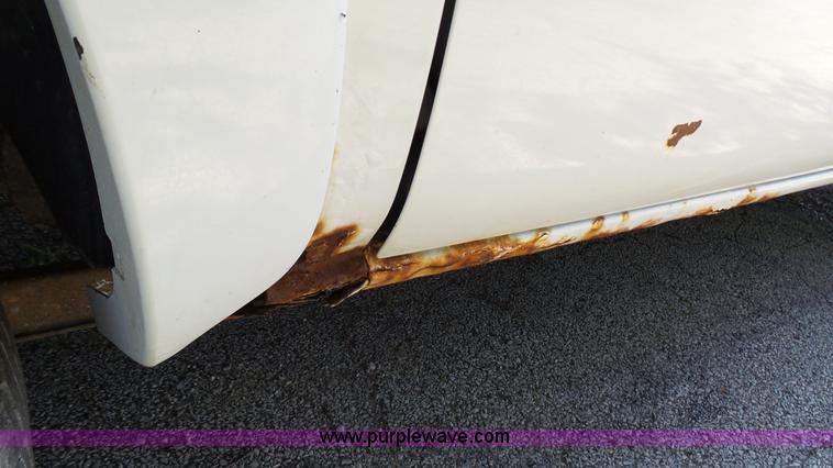 image for item L4792 2003 Chevrolet Avalanche 1500 pickup truck