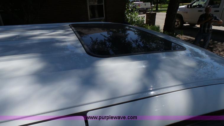 image for item L4792 2003 Chevrolet Avalanche 1500 pickup truck