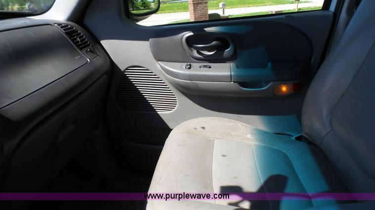 image for item L4795 2003 Ford F150 SuperCrew pickup truck