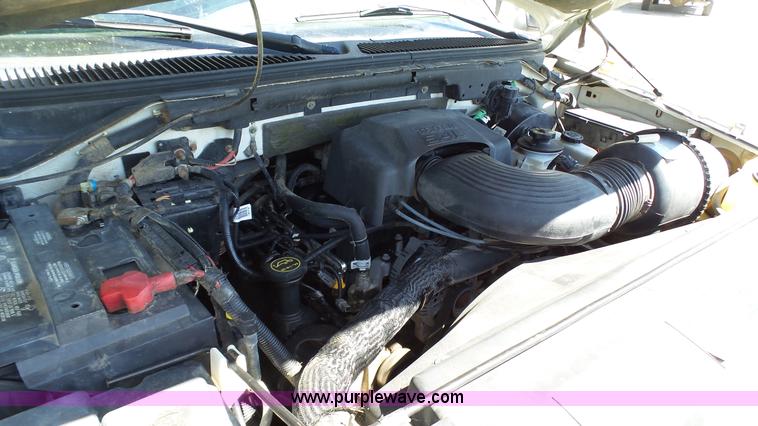 image for item L4795 2003 Ford F150 SuperCrew pickup truck