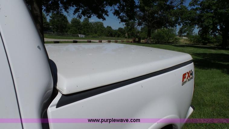 image for item L4795 2003 Ford F150 SuperCrew pickup truck