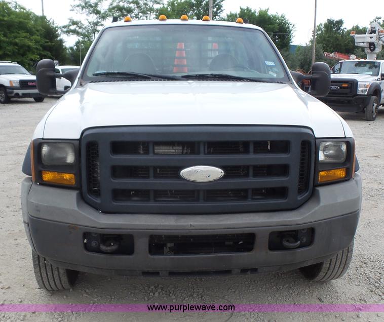 image for item L4807 2006 Ford F450 flatbed truck