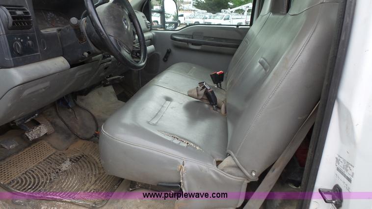 image for item L4807 2006 Ford F450 flatbed truck